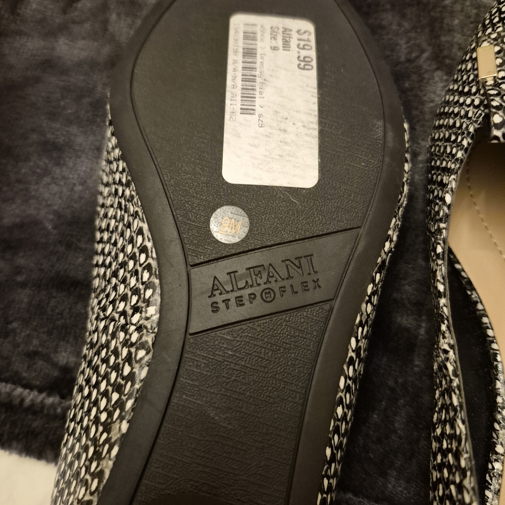 Alfani Black & White Patterned Pointed-Toe Flats - Picture 4 of 4